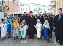 Zebranie zakończyło się przemarszem uczestników do pobliskiego kościoła na Eucharystię, której przewodniczył bp Ignacy Dec 