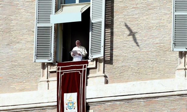 Franciszek: Nie papieże zmieniają Kościół, a...