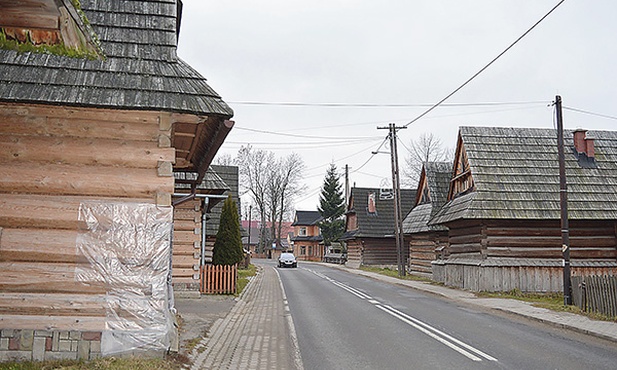 Zabudowa miejscowości to skarb budownictwa Podhala.  Niestety, jej ochrona nie wygląda najlepiej