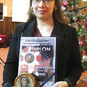 Wysiłek młodej badaczki doceniła działająca przy Towarzystwie Przyjaciół Ziemi Przasnyskiej Kapituła Medalu Stanisława Ostoi- -Kotkowskiego, przyznając jej w grudniu 2015 r. medal w kategorii Debiut