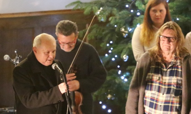 Do bisowania skutecznie namówił gości ks. kan. Marek Bandura