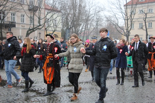 Polonez maturzystów w Łowiczu