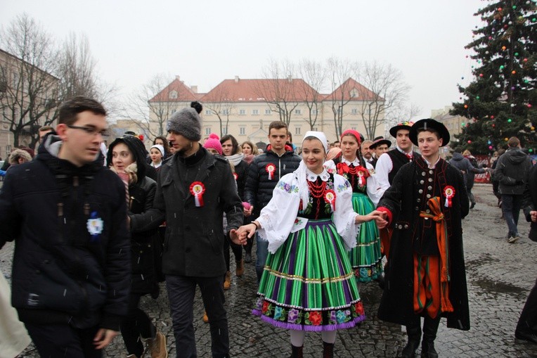 Polonez maturzystów w Łowiczu