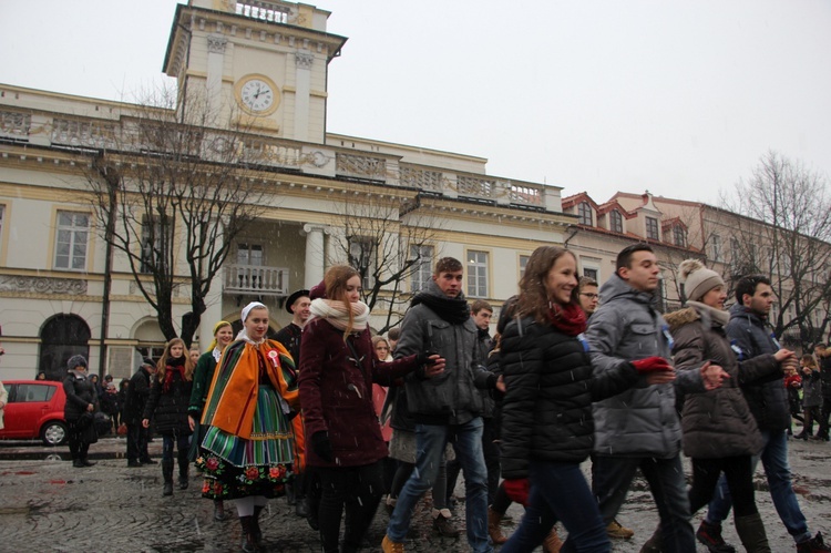 Polonez maturzystów w Łowiczu