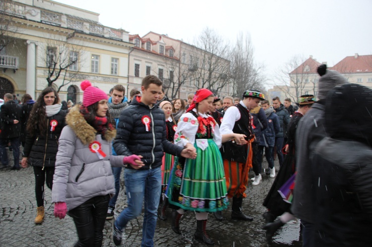 Polonez maturzystów w Łowiczu