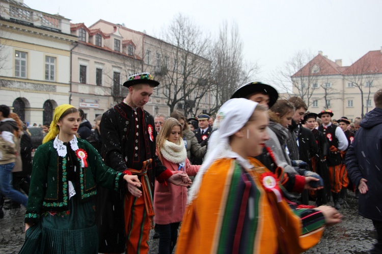 Polonez maturzystów w Łowiczu