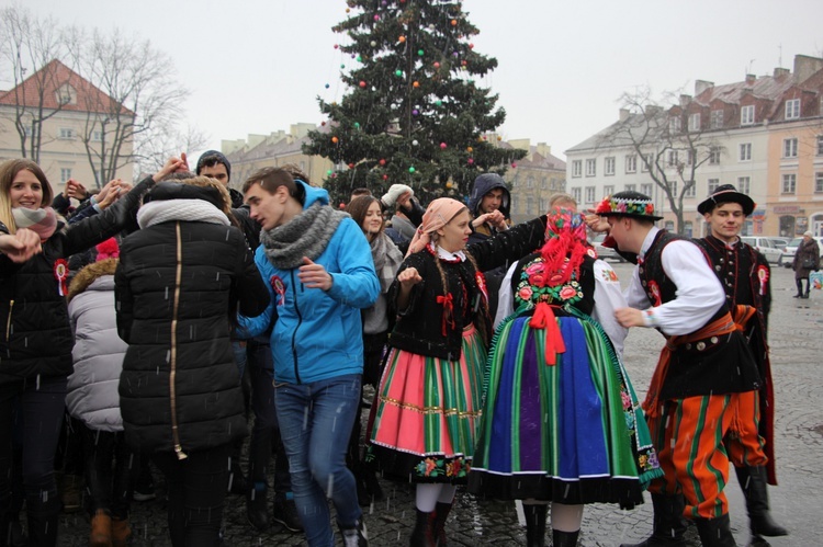 Polonez maturzystów w Łowiczu