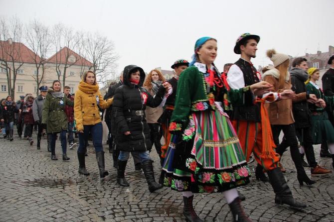 Polonez maturzystów w Łowiczu