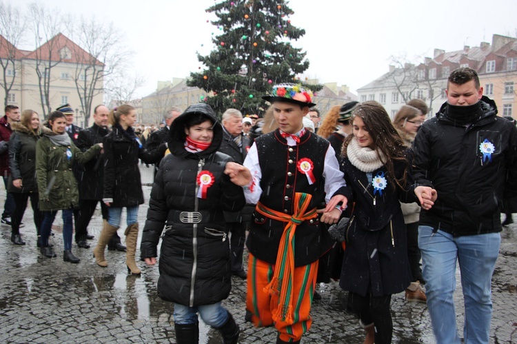 Polonez maturzystów w Łowiczu