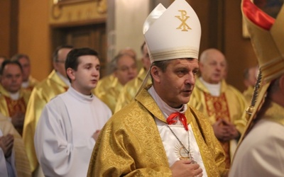 Bp Roman Pindel przewodniczył Eucharystii koncelebrowanej przez licznych kapłanów naszej diecezji