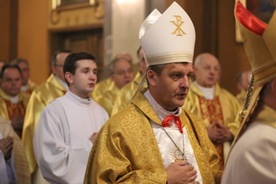 Bp Roman Pindel przewodniczył Eucharystii koncelebrowanej przez licznych kapłanów naszej diecezji