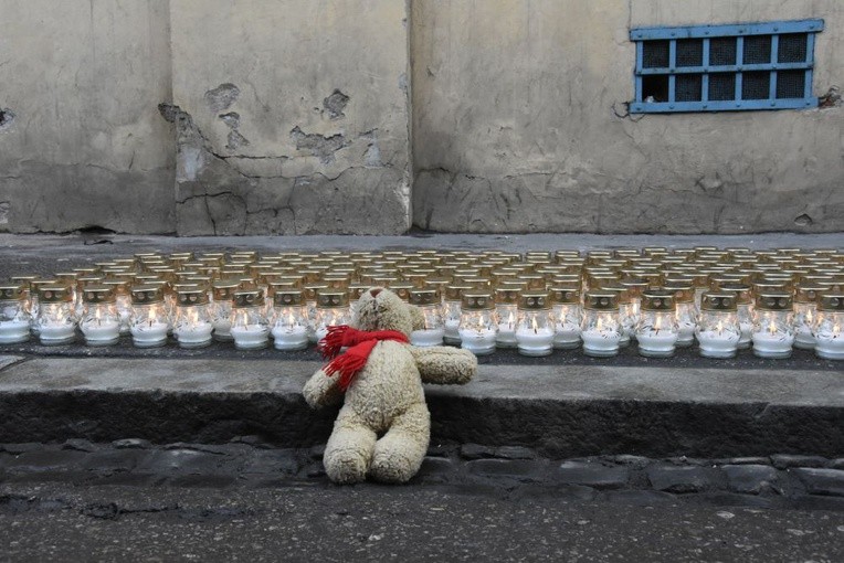 Tablica upamiętniająca ofiary smogu