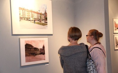 Wernisaż wystawy fotograficznej "Koszalin dawniej i dziś"