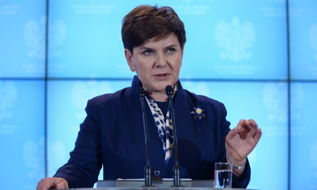 CBOS: PiS w górę, PO - w dół, PSL - na dnie