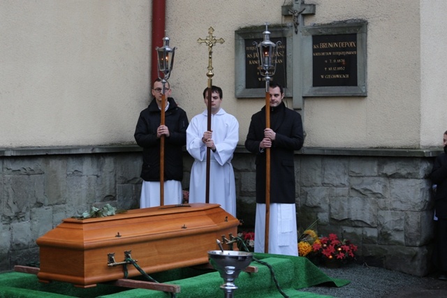 Ostatnie pożegnanie śp. ks. kan. Karola Psurka