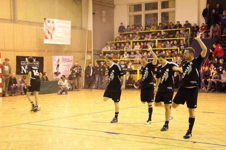 XII Turniej Charytatywny "Gwiazdy na Gwiazdkę"