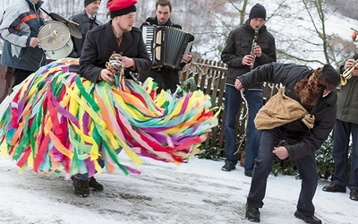 Pan Kazek z konikiem  oraz Mateusz  w brawurowej roli Żyda. Kolędowanie 2016!