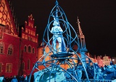 Królowanie Wrocławia jako Europejskiej Stolicy Kultury rozpoczęło się spektakularnym widowiskiem angażującym tysiące osób. Przez miasto przeszły duchy, jednym z nich był Duch Powodzi