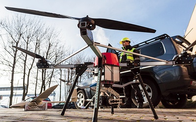  Projekt drona produkcji Novelty RPAS przed nową siedzibą  firmy w Gliwicach 