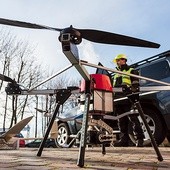  Projekt drona produkcji Novelty RPAS przed nową siedzibą  firmy w Gliwicach 