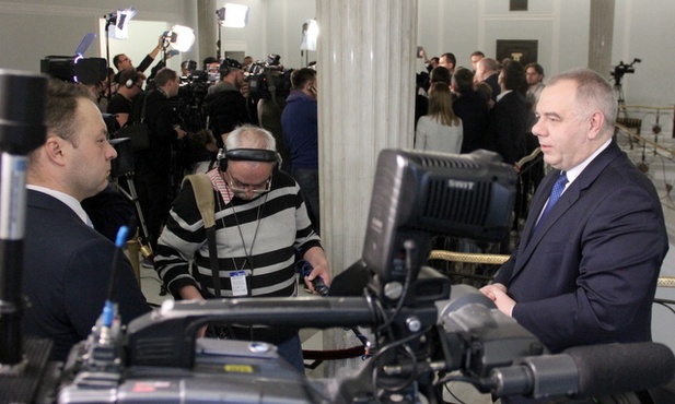 Podczas konferencji polityków PO i PSL, obok poseł Jack Sasin mówił również o podziale statystycznym Mazowsza. 