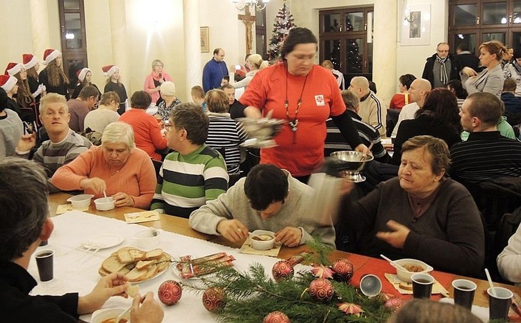 Kolędowanie niepełnosprawnych z Caritas