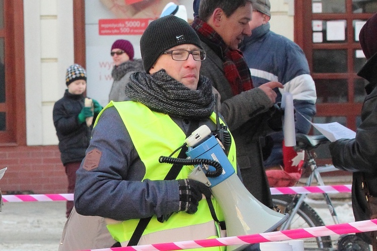 Manifestacja Komitetu Obrony Demokracji w Olsztynie