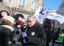 Manifestacja Komitetu Obrony Demokracji w Olsztynie