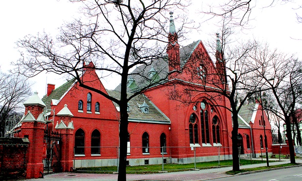 Dom dwóch światów