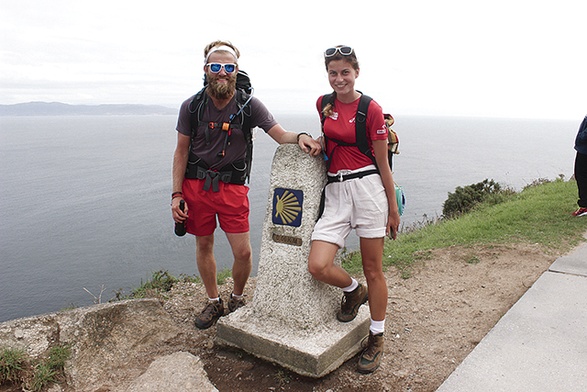  Po dojściu do Santiago Basia i Mateusz wybrali się  do Finisterry, a później do Fatimy. Dotarli tam stopem