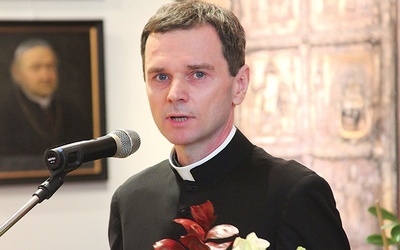  Nowy sufragan diecezji płockiej ma 44 lata i jest obecnie jednym z najmłodszych biskupów w Polsce