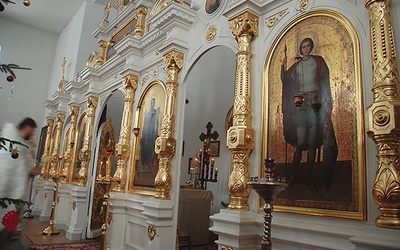 Ikona żyje w przestrzeni sakralnej, ale może być też częścią domowej kaplicy. Na zdjęciu ikonostas w cerkwi pw. św. Aleksandry w Stanisławowie k. Modlina