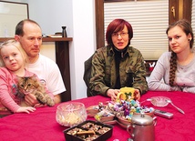 Eugenia i Marcin Kruszczyńscy z córkami Weroniką i Leną