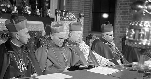 Jedni z najważniejszych sygnatariuszy orędzia. Od lewej: abp Antoni Baraniak, kard. Karol Wojtyła, kard. Stefan Wyszyński, abp Bronisław Kominek. Zdjęcie zostało wykonane we Wrocławiu w 1970 r.