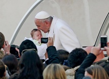Papież: Embriony to nie "materiał do wyrzucenia"