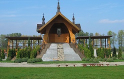 Ołtarz papieski w Starym Sączu