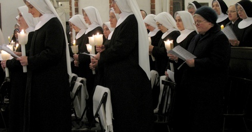 Msza św. dla osób konsekrowanych zostanie odprawiona w warszawskiej bazylice archikatedralnej 2 lutego o godz. 16