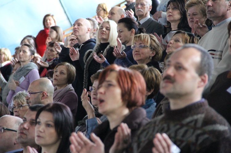 Dystans czy bliskość?