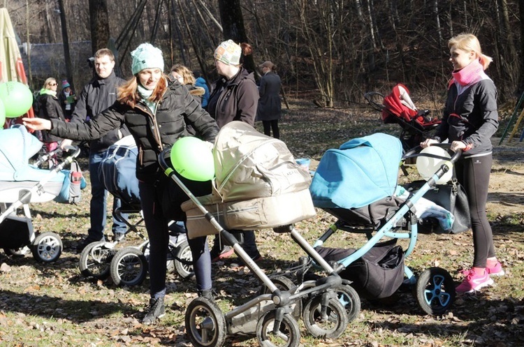 Rodzinny spacer buggygym w bielskiej Wapienicy