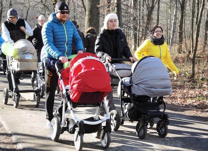 Rodzinny spacer buggygym w bielskiej Wapienicy