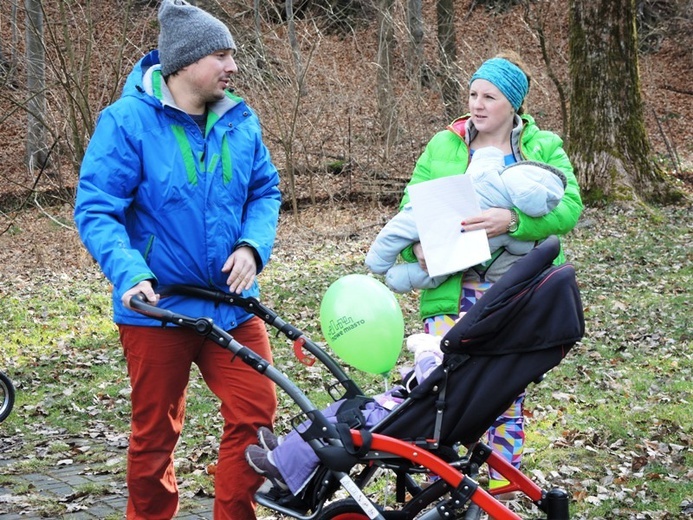 Rodzinny spacer buggygym w bielskiej Wapienicy