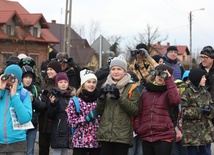 W spacerze połączonym z liczeniem ptaków braki udział zarówno dzieci, jak i dorośli