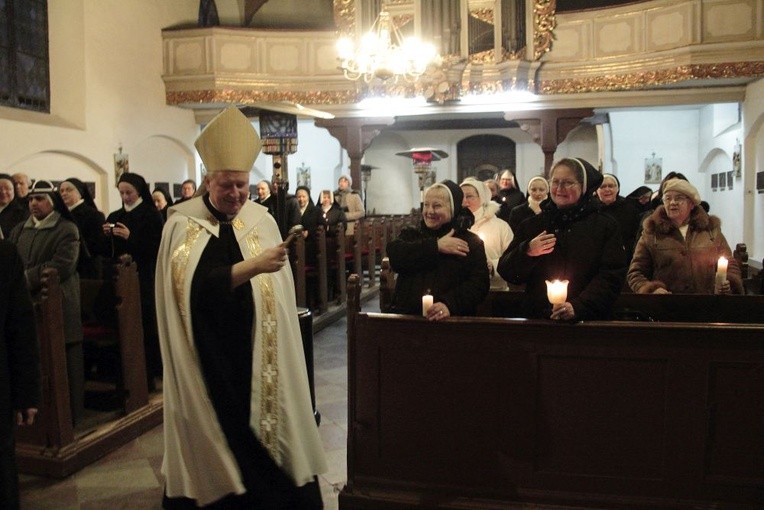 Ekspiacja za potrójną prowokację świata