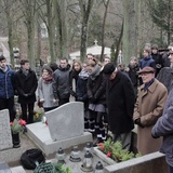 Warta honorowa przy grobach bohaterów