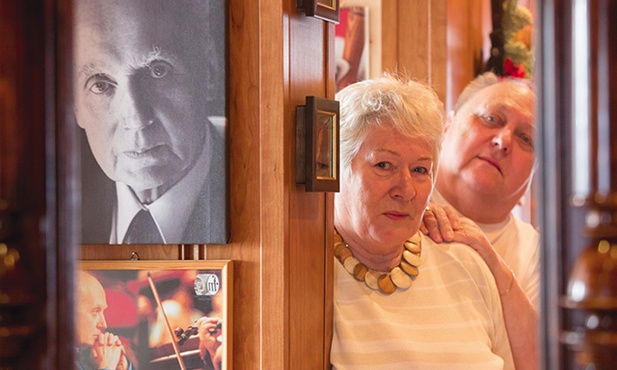 Mieszkanie państwa Krajewskich jest pełne przedmiotów przypominających Wojciecha Kilara