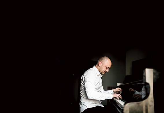 Witold Janiak – pianista, kompozytor, absolwent Akademii Muzycznej w Katowicach. Jest wykładowcą na Wydziale Jazzu w Akademii Muzycznej w Łodzi
