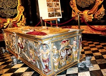  Po renowacji poszarzały sarkofag zalśnił dawnym blaskiem
