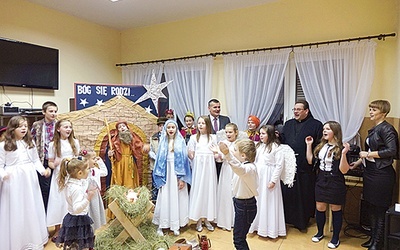 W miejscowościach odwiedzanych przez burmistrza dzieci wystawiały jasełka, a później wraz z nim i dorosłymi śpiewały kolędy