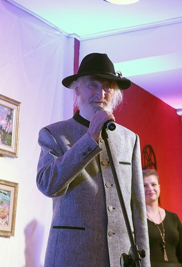– Pan Bóg obdarował mnie szlachetną i bardzo wrażliwą mamusią. Mamusia obdarowała mnie optymistycznym nastawieniem do świata. Niebo zesłało mi miłość i zachwyt nad przyrodą. Mróz, głód i tragiczne przeżycia to były tylko chwile – opowiada Alfons Kułakowski