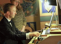  Prof. Ireneusz Wyrwa przed poświęceniem dał recital ukazujący olbrzymie możliwości instrumentu